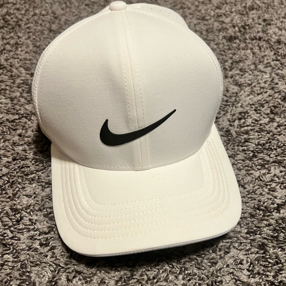 Nike fitted dry fit golf baseball hat like new